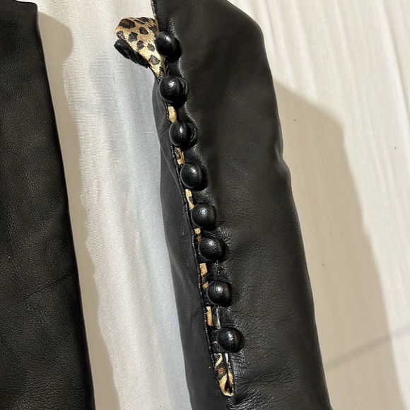 Bananna Republic long Black leather gloves silk leopard lining 8 buttons - Picture 6 of 13